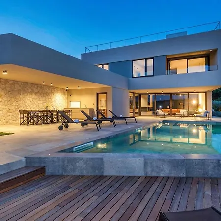 Beautiful House In Pomer